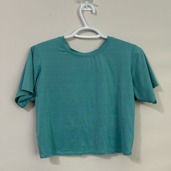 Fabletics Eco-Conscious Twist Back Tee in Aquarius - Picture 3 of 9